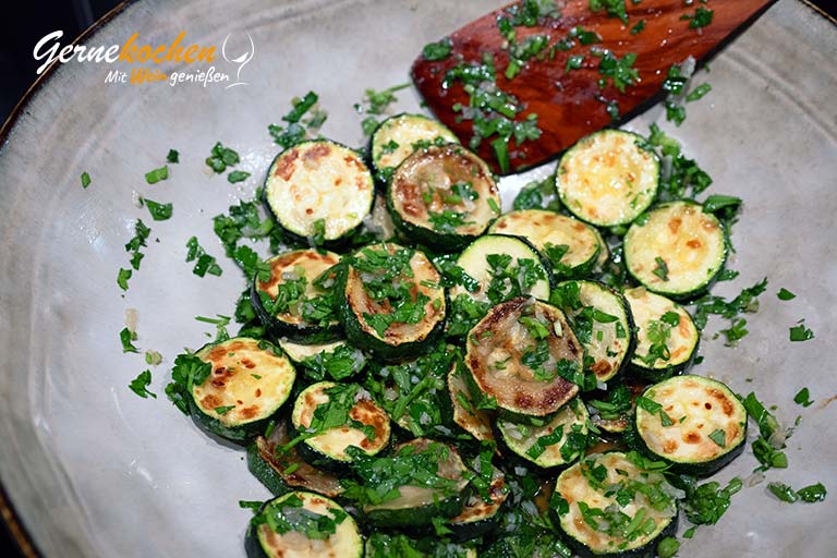 Marinierte Zucchini mit frischen Kräutern – Zubereitungsschritt 4