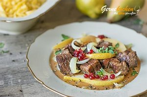 Wildgulasch mit Quitten und Birnen