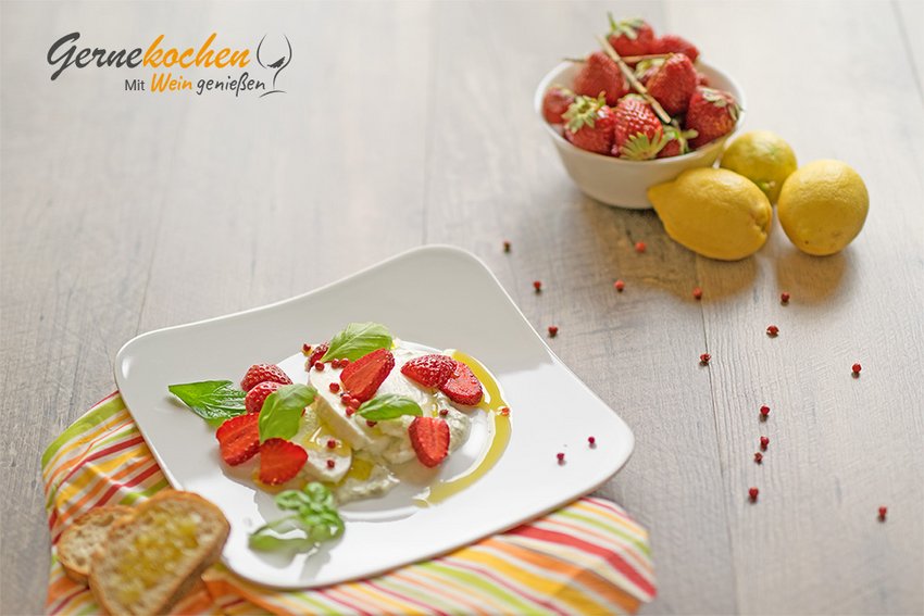Erdbeer-Mozzarella-Salat. Gernekochen - Mit Wein genießen.