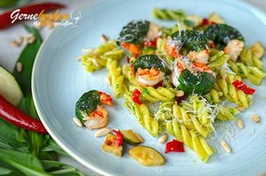 Fusilloni mit Garnelen im Bärlauchmantel