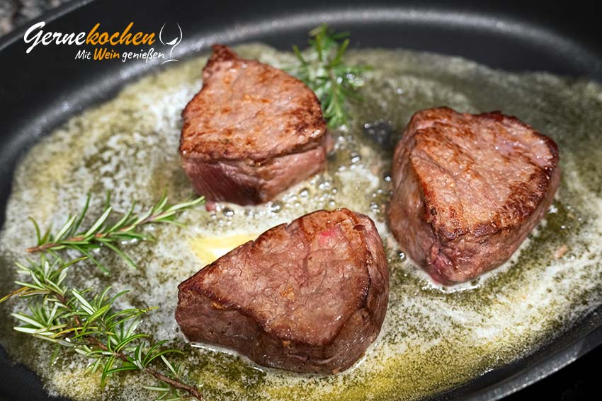 Rinderfilet »Sous-vide« mit Rotweinschalotten und getrüffeltem Kartoffelstampf – Zubereitungsschritt 2