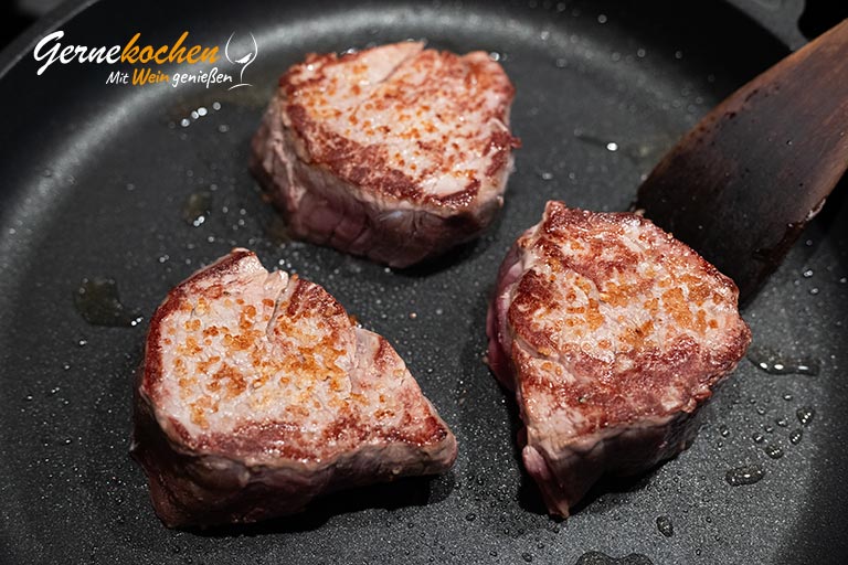 Filetsteak mit cremiger Pfefferrahmsauce – Zubereitungsschritt 1
