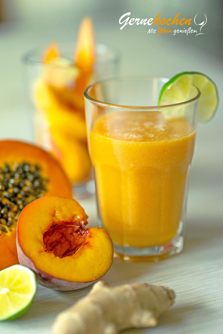 Food-Fotografie: Pfirsich-Papaya-Smoothie mit Kokoswasser