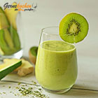 Avocado-Kiwi-Smoothie mit Ingwer und Kokoswasser