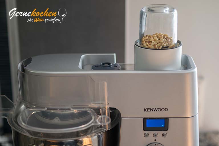Pinienkerne im Blender