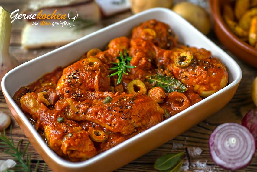 Hähnchenkeulen in Tomatensauce mit Kapern und Oliven