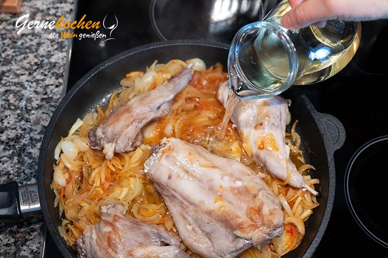 Kaninchen-Stifado – Zubereitungsschritt 3.2