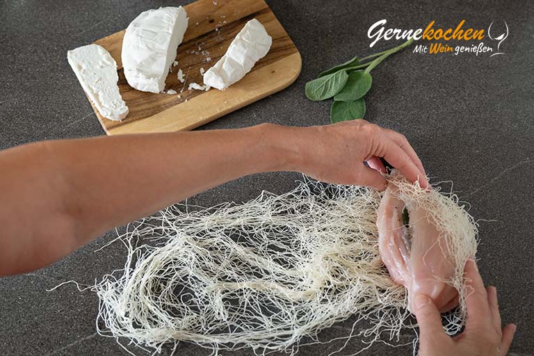 Kataifi-Knusperhähnchen mit Salbei und Mythitra – Zubereitungsschritt 2