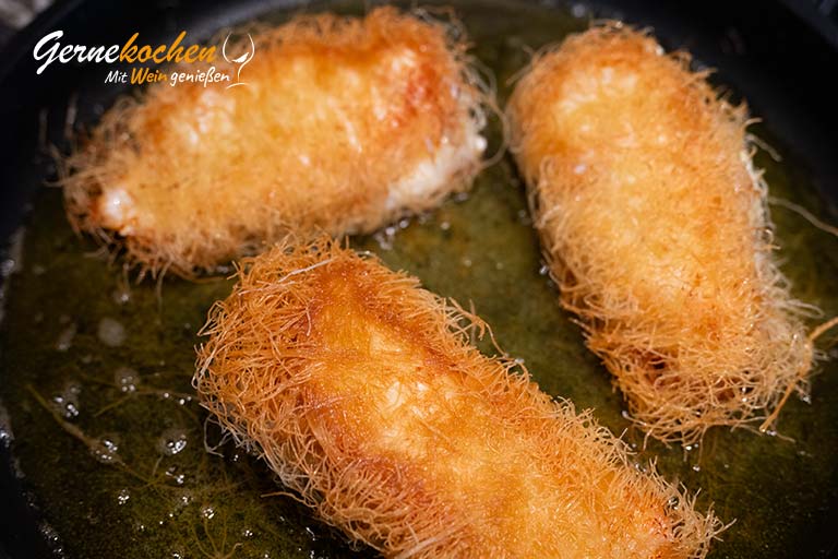 Kataifi-Knusperhähnchen mit Salbei und Mythitra – Zubereitungsschritt 3