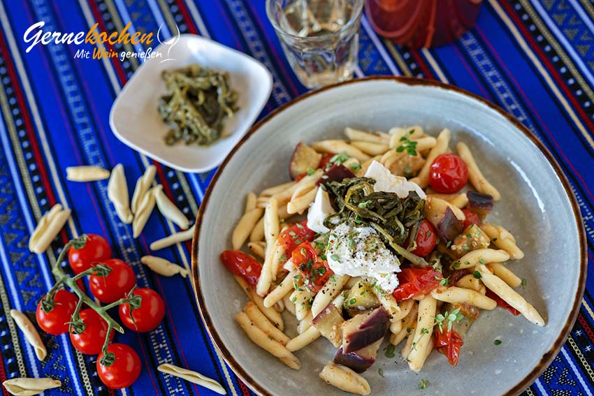 Kretische Pasta mit Mythitra und Stamnagathi