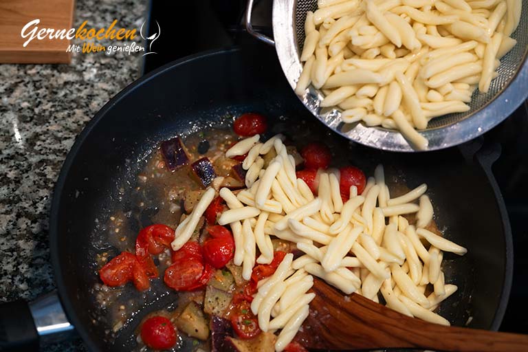 Kretische Pasta mit Mythitra und Stamnagathi – Zubereitungsschritt 4
