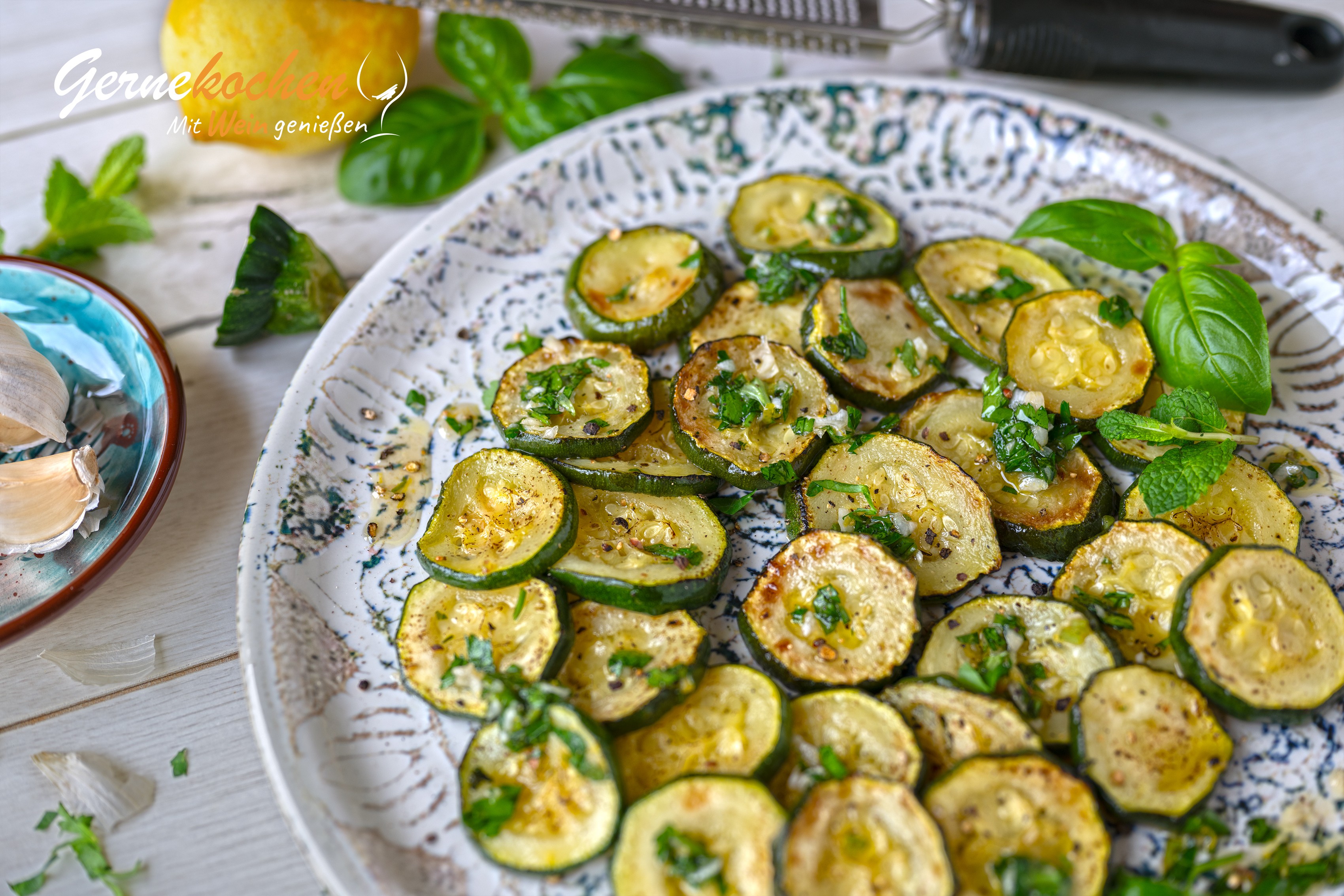 Marinierte Zucchini mit frischen Kräutern