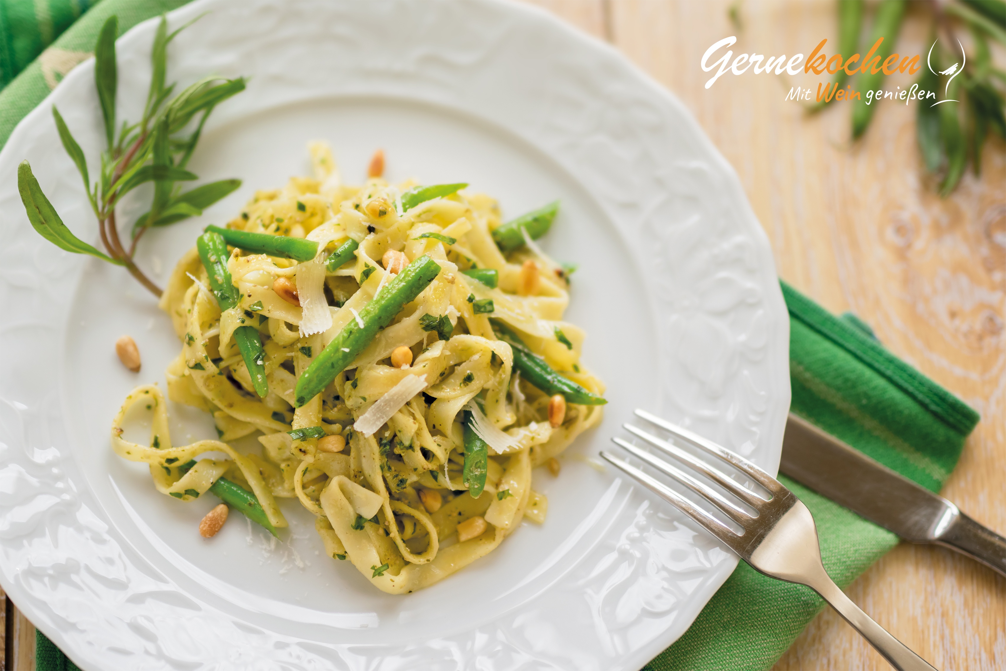 Tagliatelle mit Kräuter-Pesto und grünen Bohnen