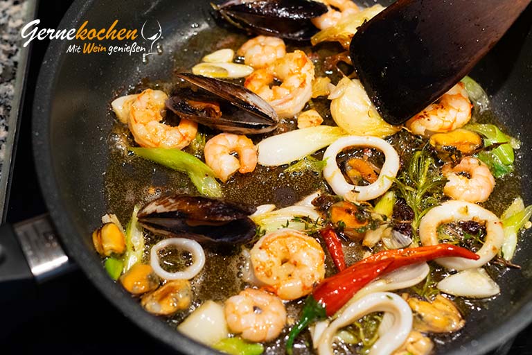 Spaghetti ai frutti di mare speciali – Zubereitungsschritt 4