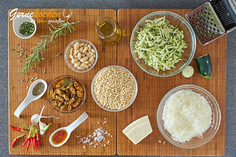 Fregola sarda mit Zucchini und Muscheln – Zubereitungsschritt 1