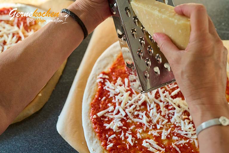Pizza ai funghi porcini, Belag – Zubereitungsschritt 4.2