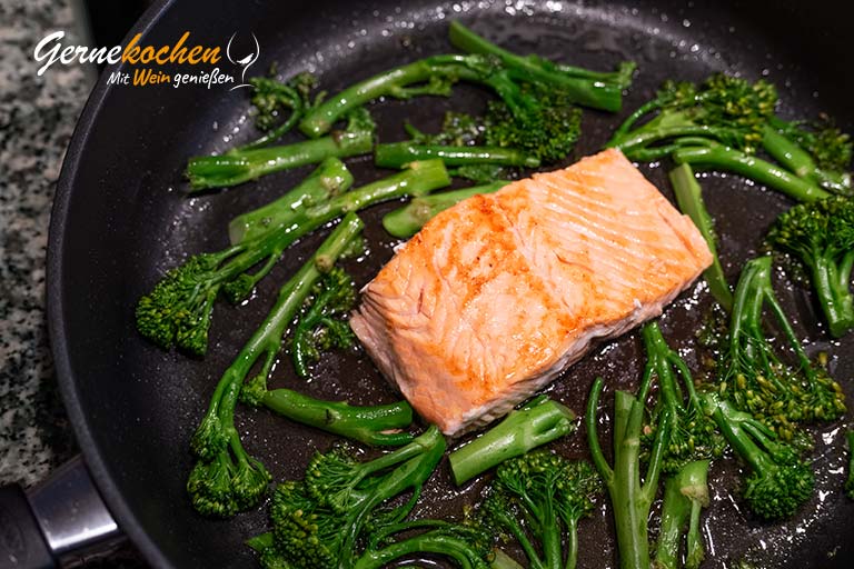 Lachs-Pizza mit Wild-Broccoli – Zubereitungsschritt 4