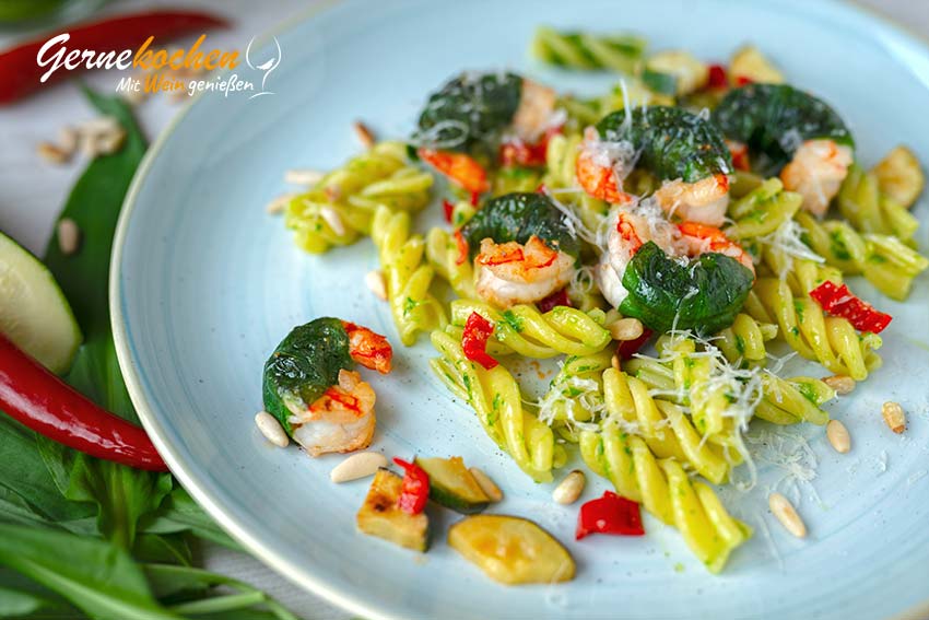 Fusilloni mit Garnelen im Bärlauchmantel