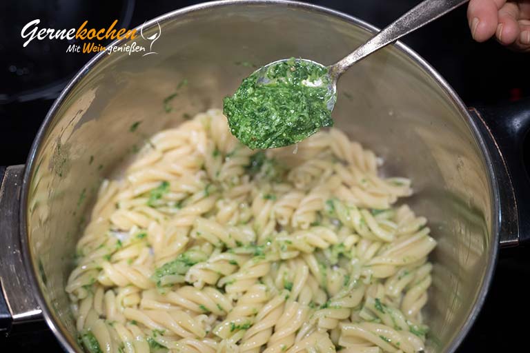 Fusilloni mit Grarnelen im Bärlauchmantel – Zubereitungsschritt 5