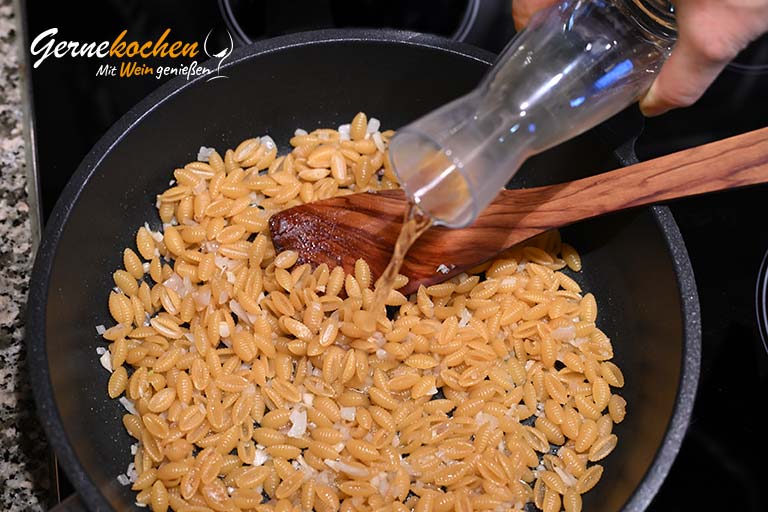 Gnocchetti sardi mit Pfiffer­lingen und Gremo­lada – Zubereitungsschritt 3.2