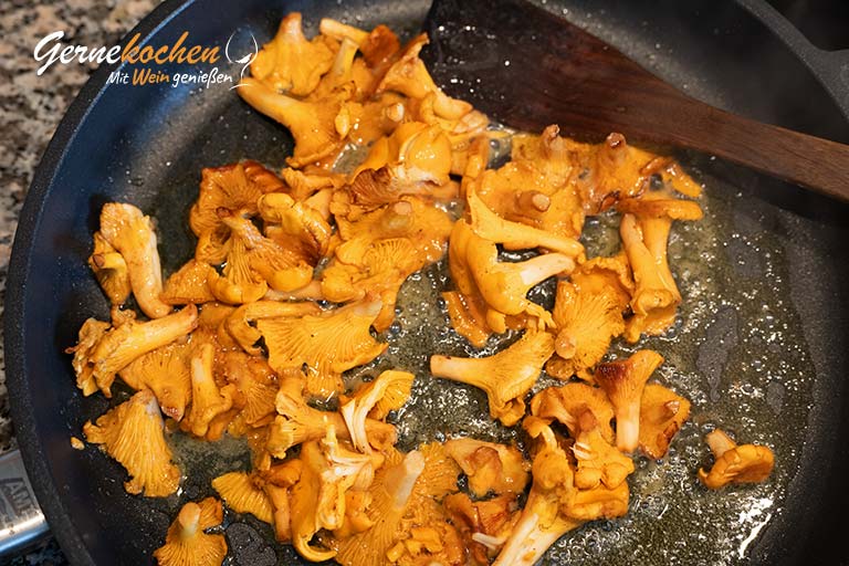 Kalbsschnitzel mit Pfifferling-Rahmsauce – Zubereitungsschritt 3.1