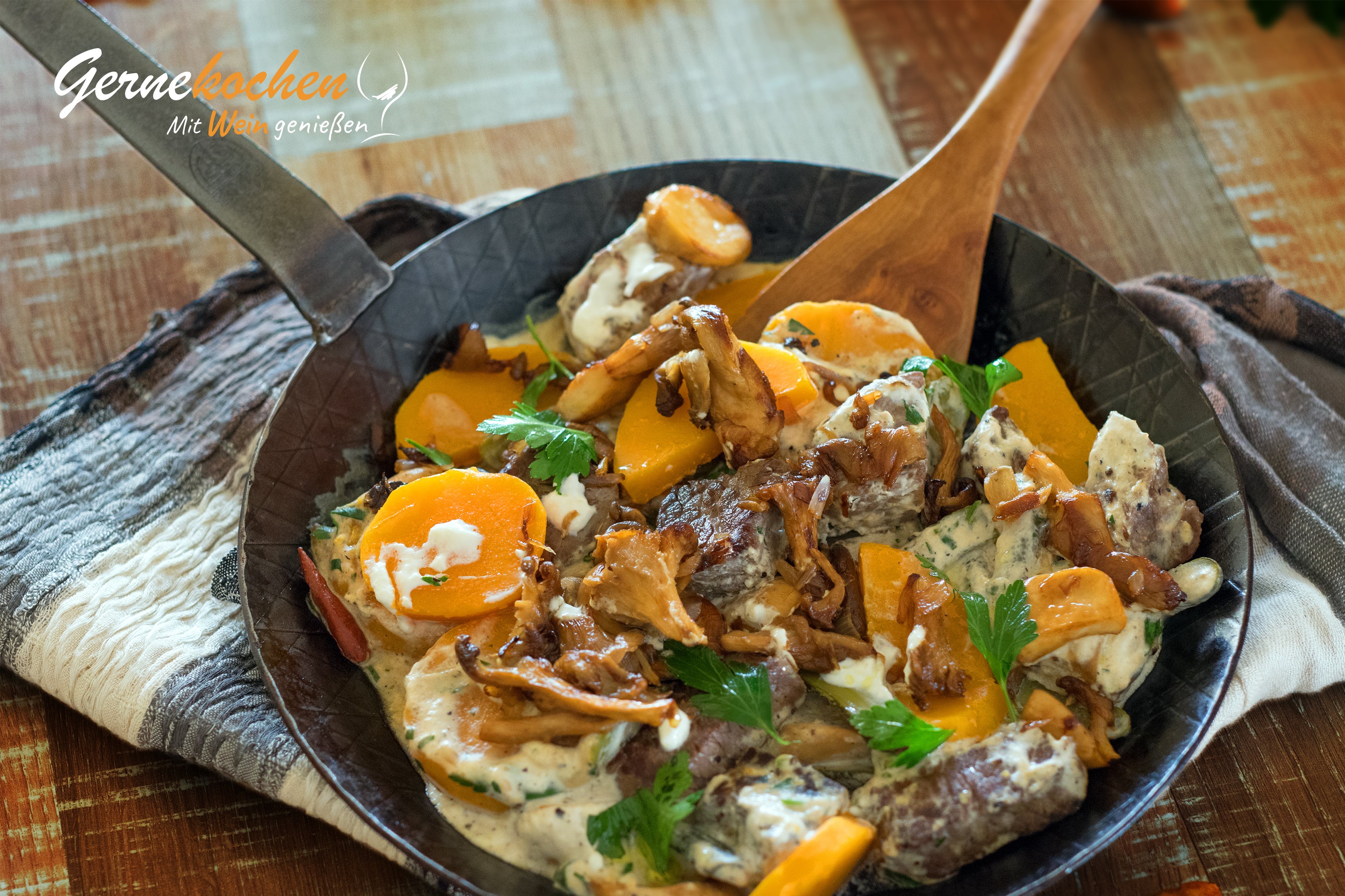 Rinderragout mit Kürbis und Pilzen