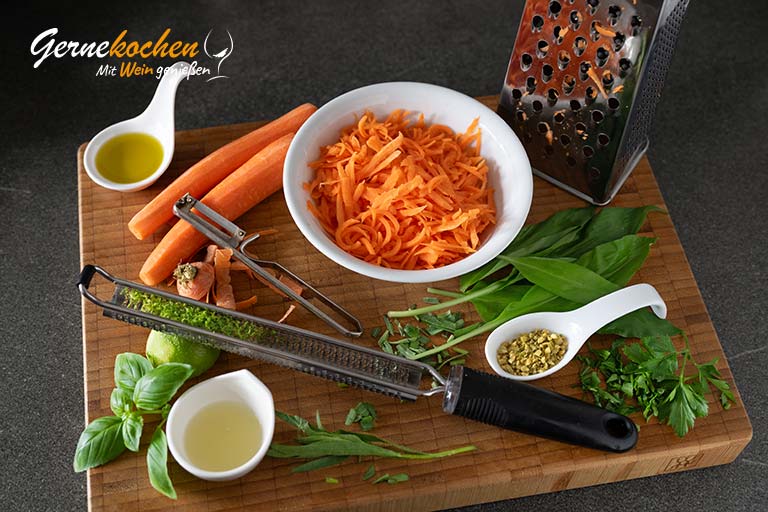 Rinderspieße mit Bärlauch auf Möhrensalat – Zubereitungsschritt 2