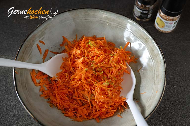 Rinderspieße mit Bärlauch auf Möhrensalat – Zubereitungsschritt 3