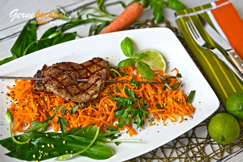 Rinderspieße mit Bärlauch auf Möhrensalat – Zubereitungsschritt 5