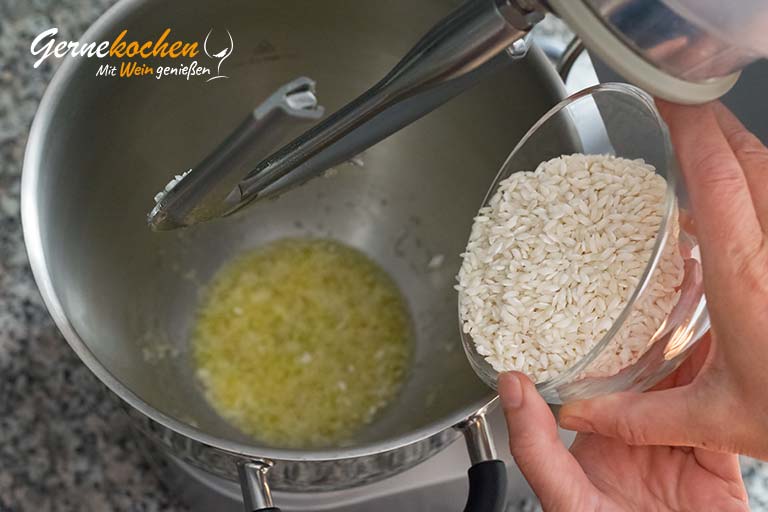 Schwarzer-Knoblauch-Risotto mit Kürbis und Walnüssen – Zubereitungsschritt 2.2
