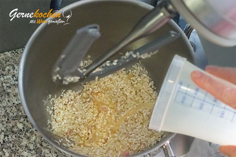 Schwarzer-Knoblauch-Risotto mit Kürbis und Walnüssen – Zubereitungsschritt 2.3