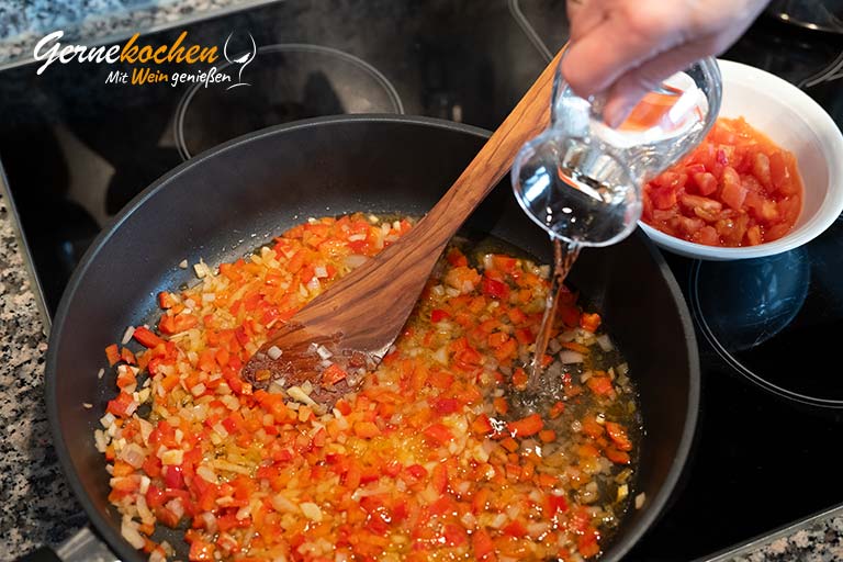 Skrei an Ajvar-Pfeffersauce mit Spinat und Chorizo – Zubereitungsschritt 3.1