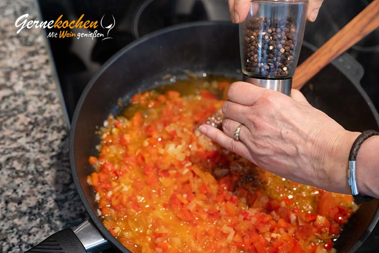 Skrei an Ajvar-Pfeffersauce mit Spinat und Chorizo – Zubereitungsschritt 3.4