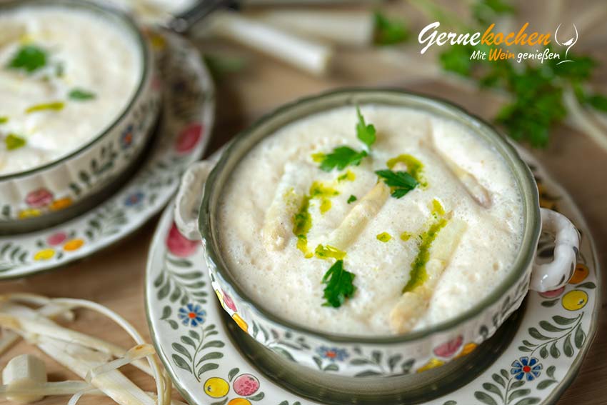 Spargelsuppe mit Petersilienöl