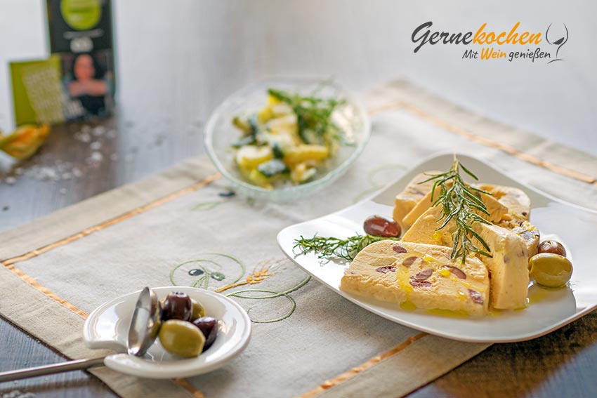 Mediterranes Oliven-Rosmarin-Parfait »Greek Styke«