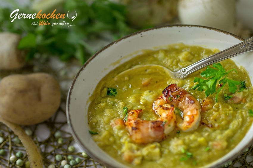 Erbsensuppe mit Rotgarnelen im Speckmantel