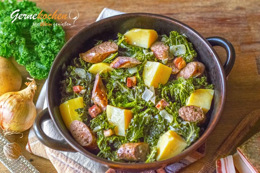Grünkohl mit Kartoffeln, Würstchen und Speck