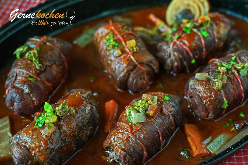 Rheinische Rinderrouladen mit Rotkohl und Klößen