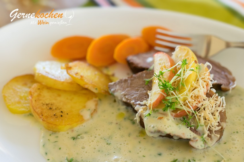 Tafelspitz mit Apfelspalten und Kressesauce