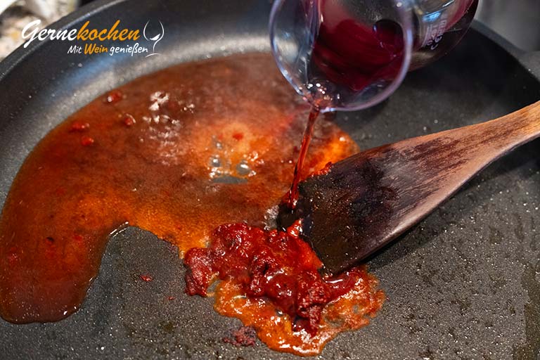 Zigeunerschnitzel – klassisches Schnit­zel mit Pap­rika­sauce – Zubereitungsschritt 5.2