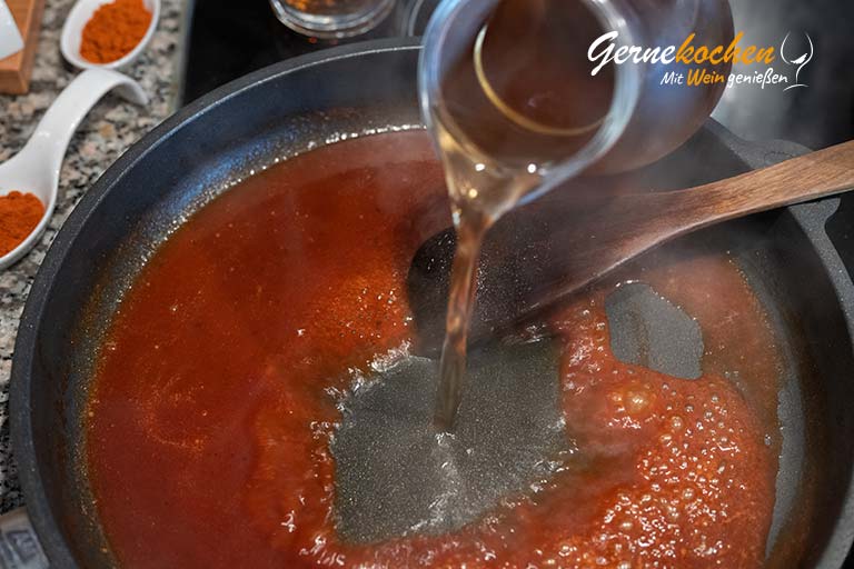 Zigeunerschnitzel – klassisches Schnit­zel mit Pap­rika­sauce – Zubereitungsschritt 5.3