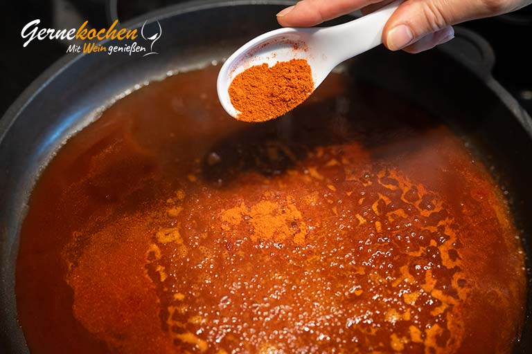 Zigeunerschnitzel – klassisches Schnit­zel mit Pap­rika­sauce – Zubereitungsschritt 5.4