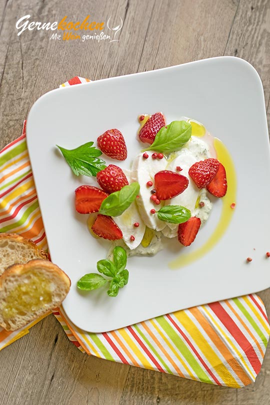 Erdbeer-Mozzarella-Salat. Gernekochen - Mit Wein genießen